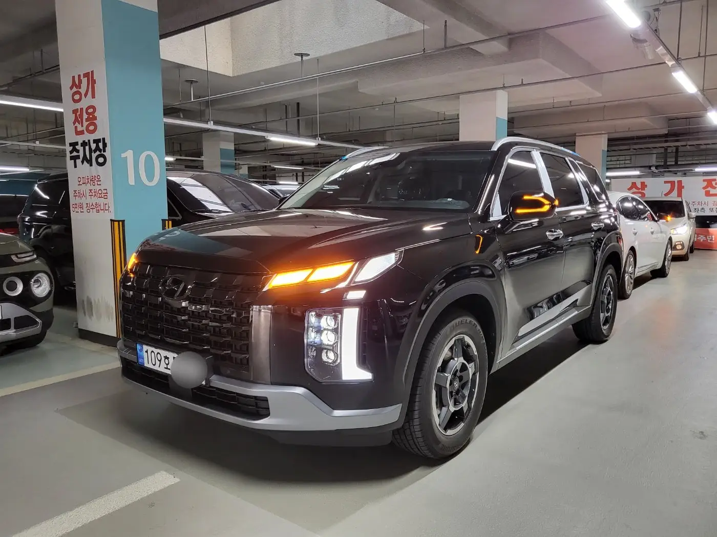 비상등이 찰나에 사진에 담겼습니다.