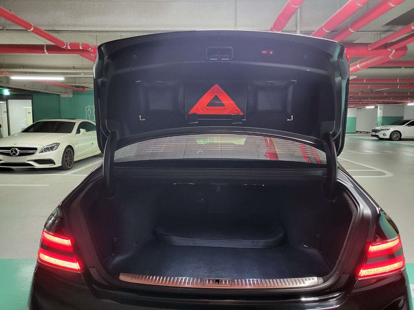 G90 트렁크 오픈 모습