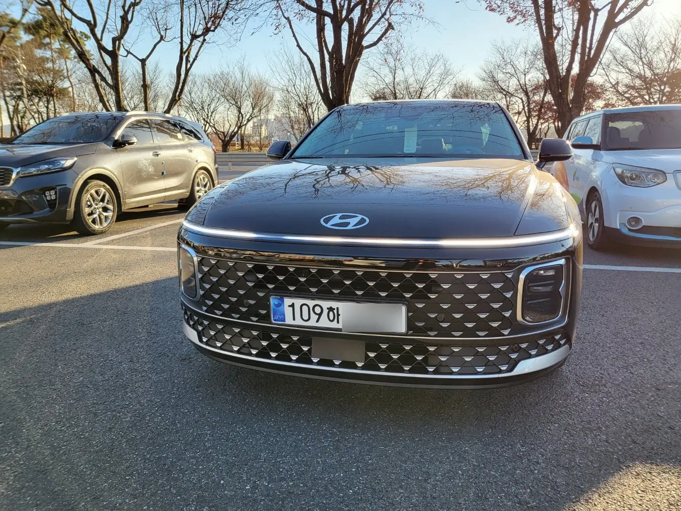 주차장에서 살짝 뺀 뒤에 사진을 찍었어요