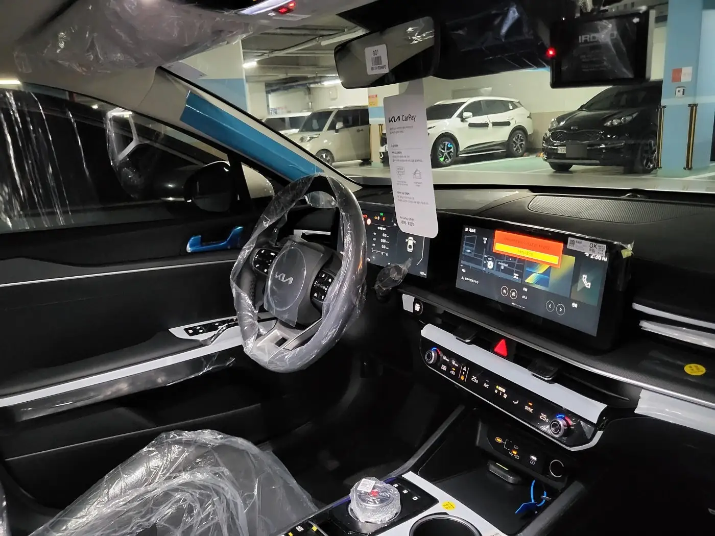 운전석이 한눈에 보이는 실내 이미지