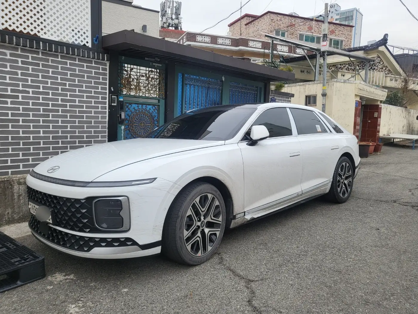 집 문앞에 주차해서 죄송합니다.