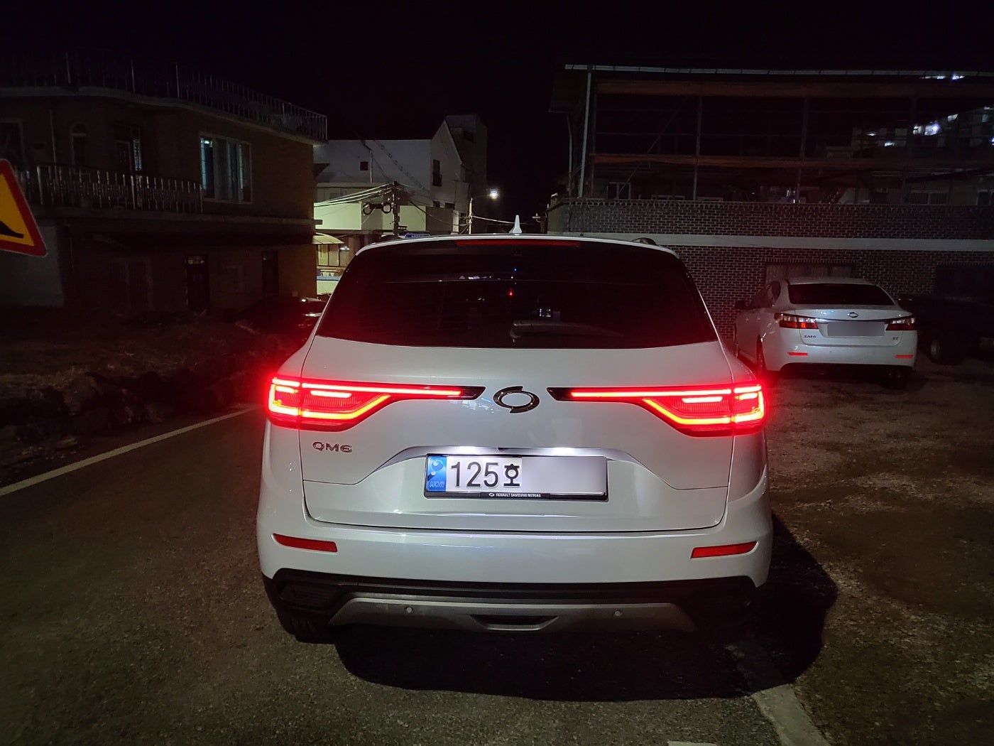 LED턴시그널이 적용된 QM6 후면