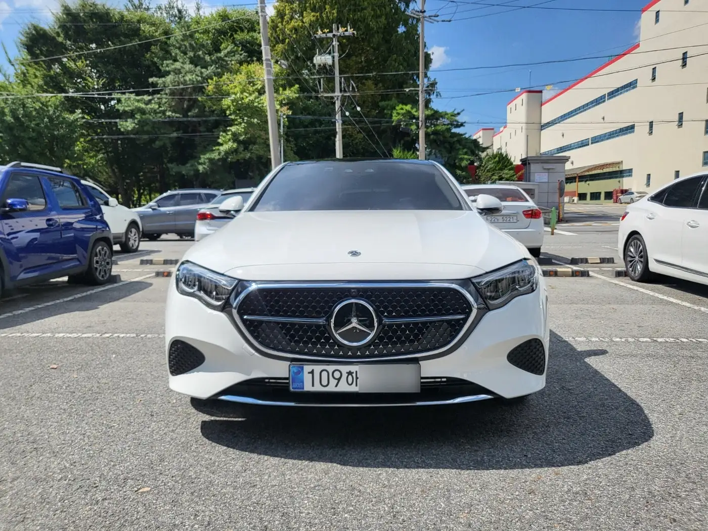 벤츠의 인기세그먼트인 E200 신차장기렌트