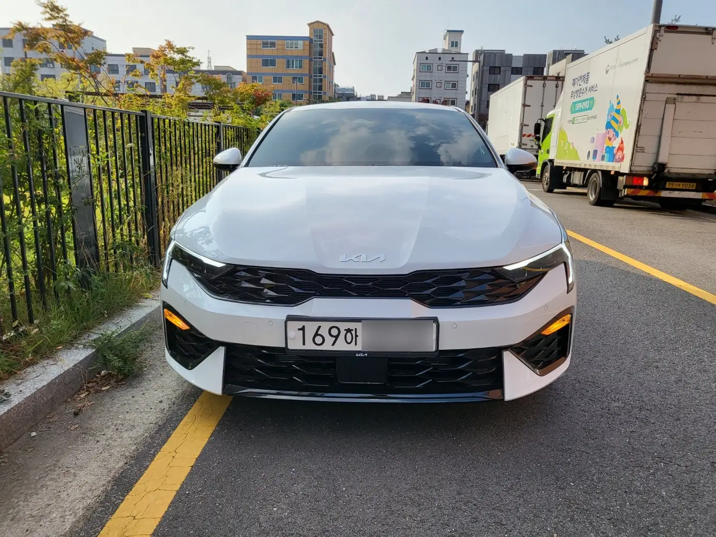 공격적인 디자인의 더뉴K5 정면, 후면